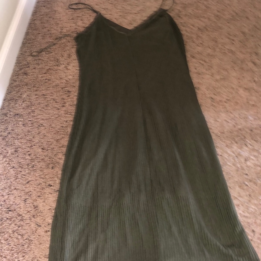 Green ribbed midi dress. Lightweight